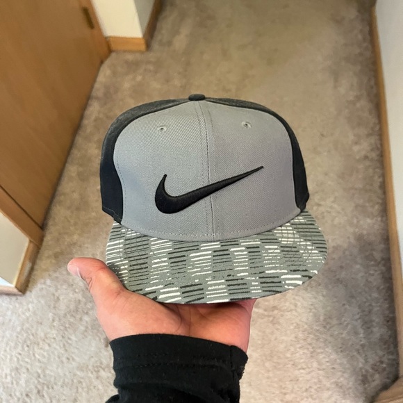 Used Nike SnapBack - Picture 2 of 2